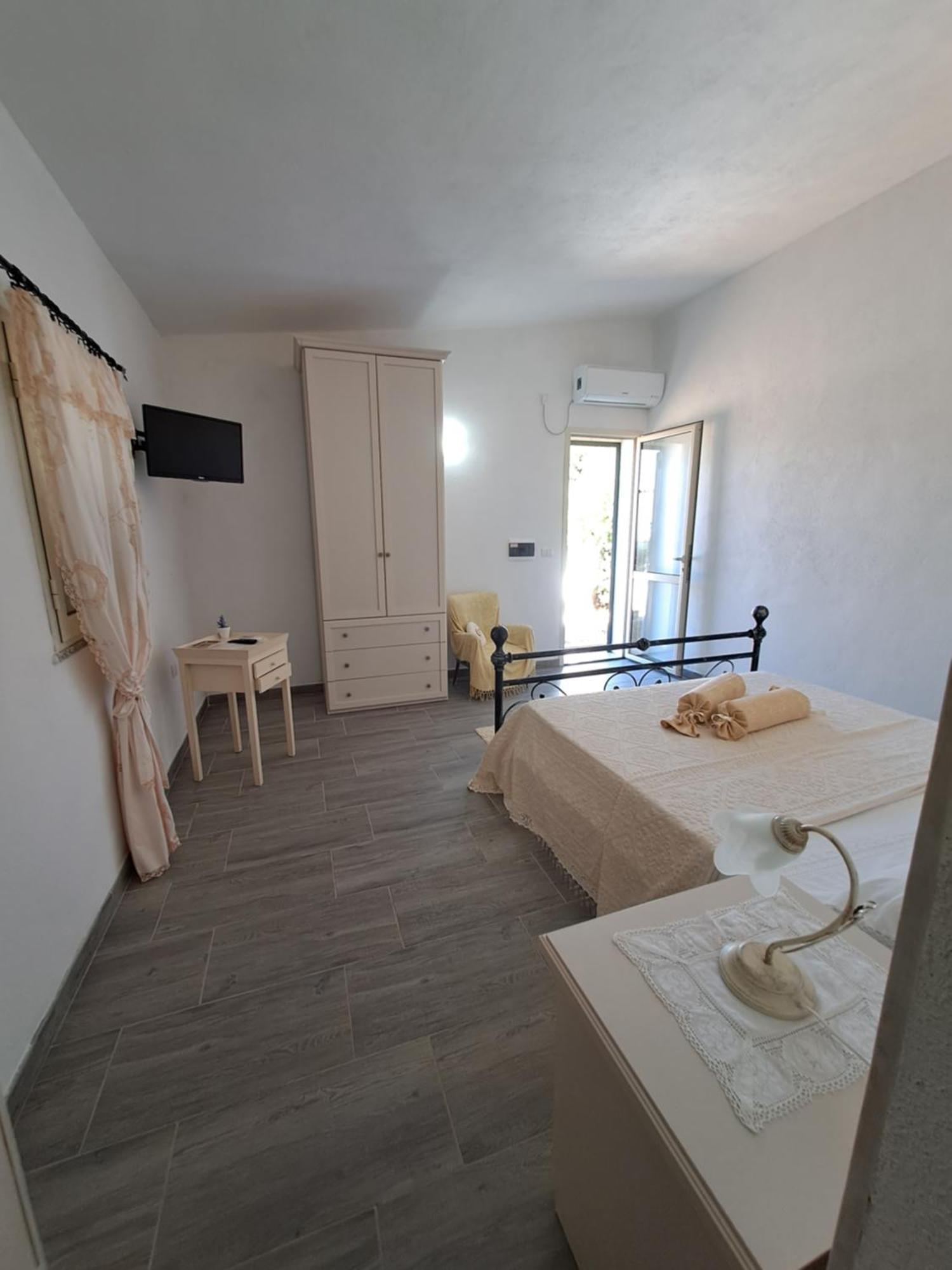 אגליאנטו B&B Li Salcuneddi מראה חיצוני תמונה