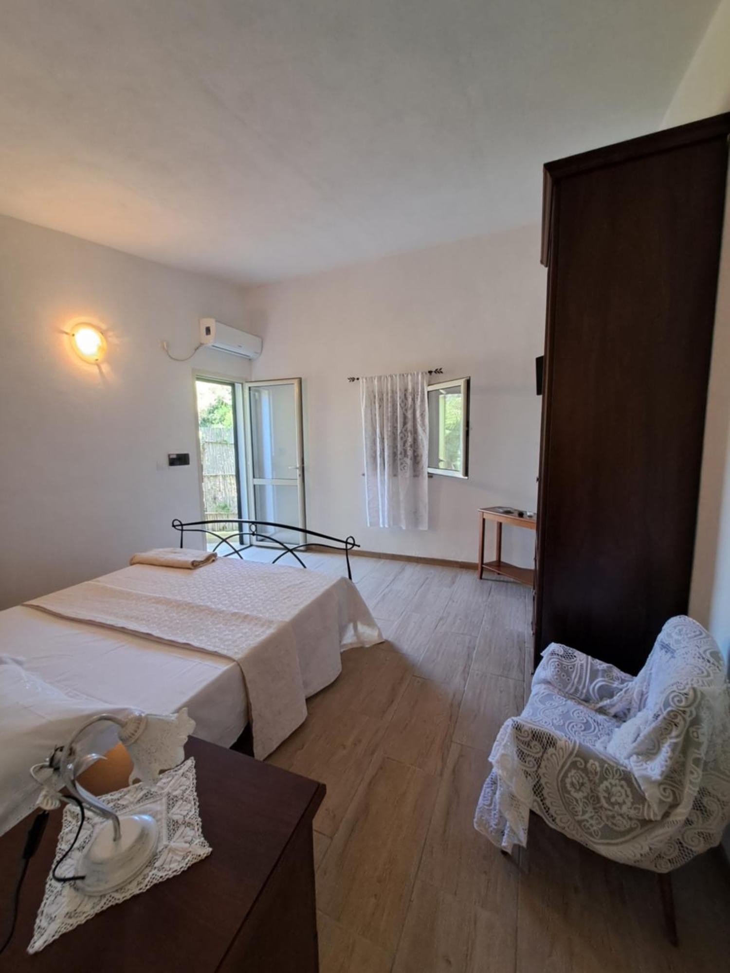 אגליאנטו B&B Li Salcuneddi חדר תמונה