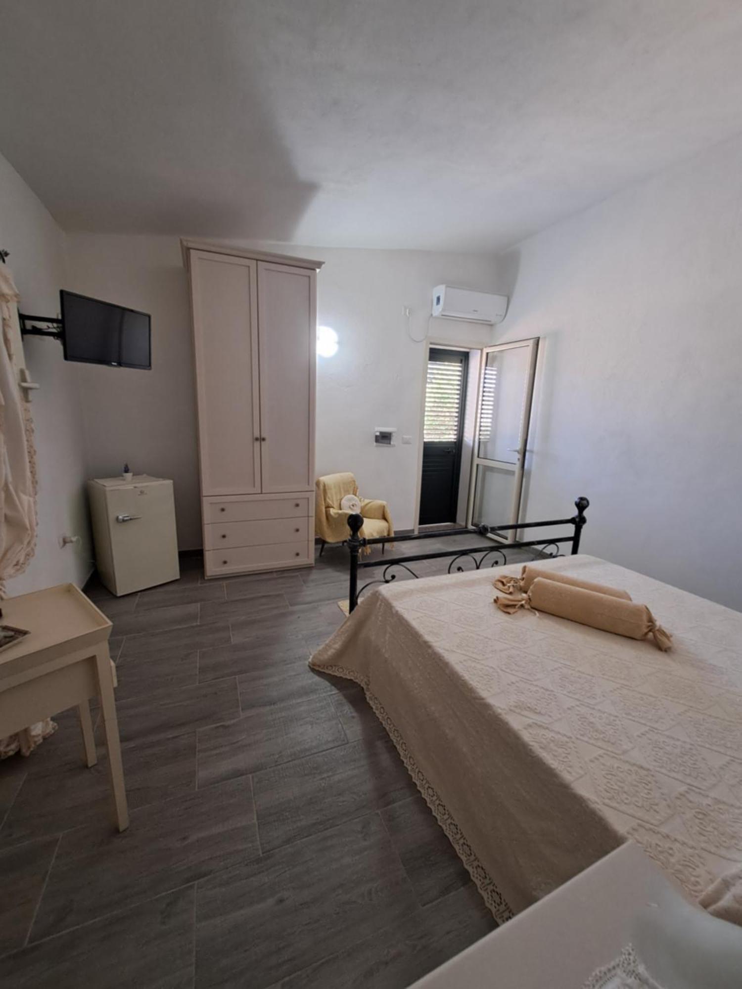 אגליאנטו B&B Li Salcuneddi מראה חיצוני תמונה